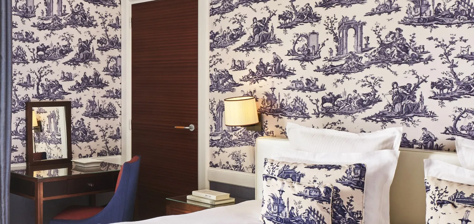 Chambre de la chambre prestige terrasse à l'hôtel le Normandy à Deauville