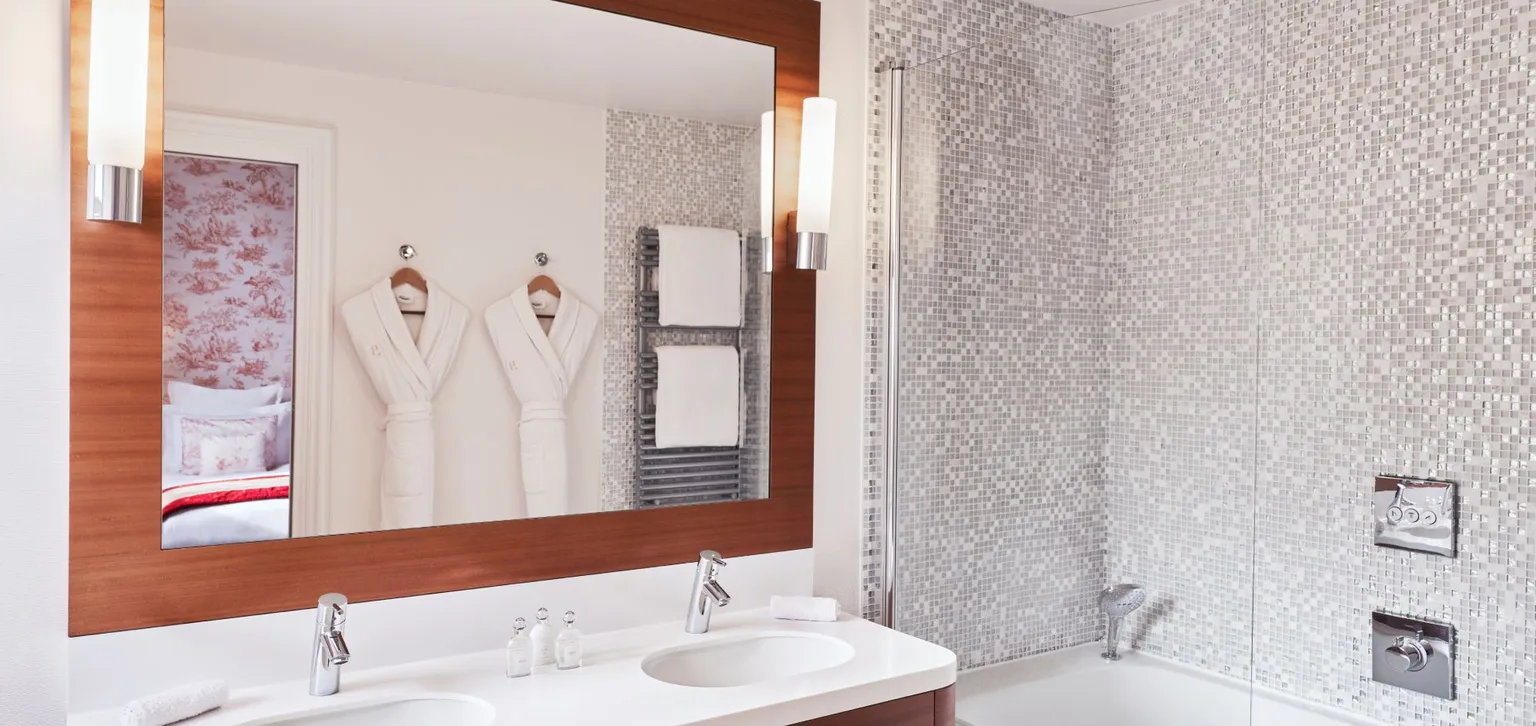 Salle de Bain de l'appartement famille à l'hôtel Le Normandy à Deauville