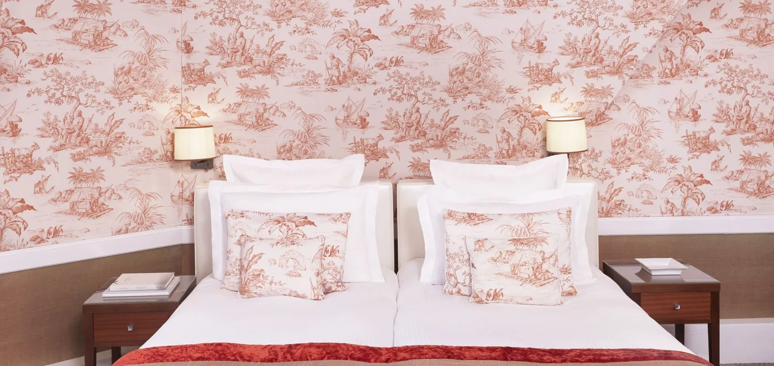 Tête de lit de l'appartement famille à l'hôtel Le Normandy à Deauville