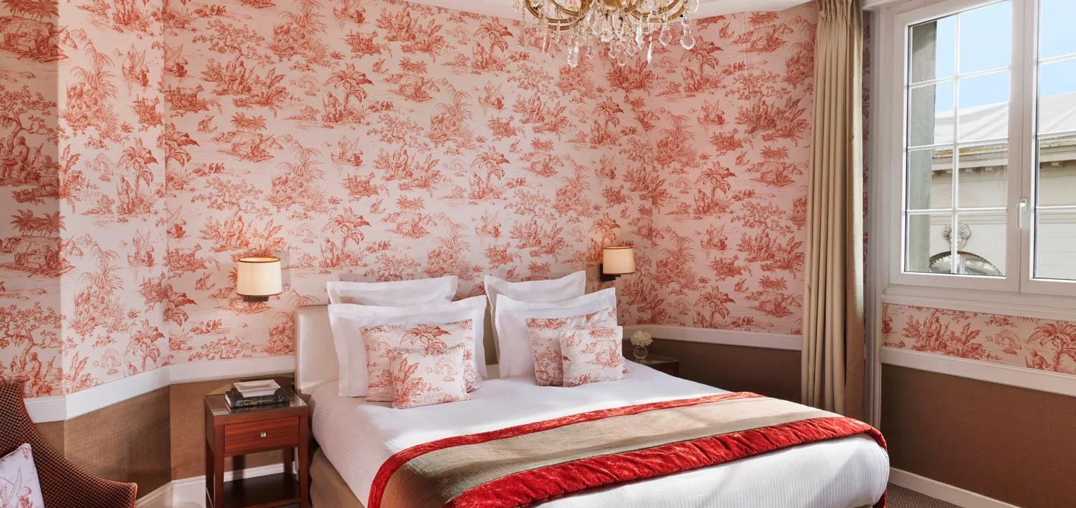 Chambre de l'appartement famille à l'hôtel Le Normandy à Deauville