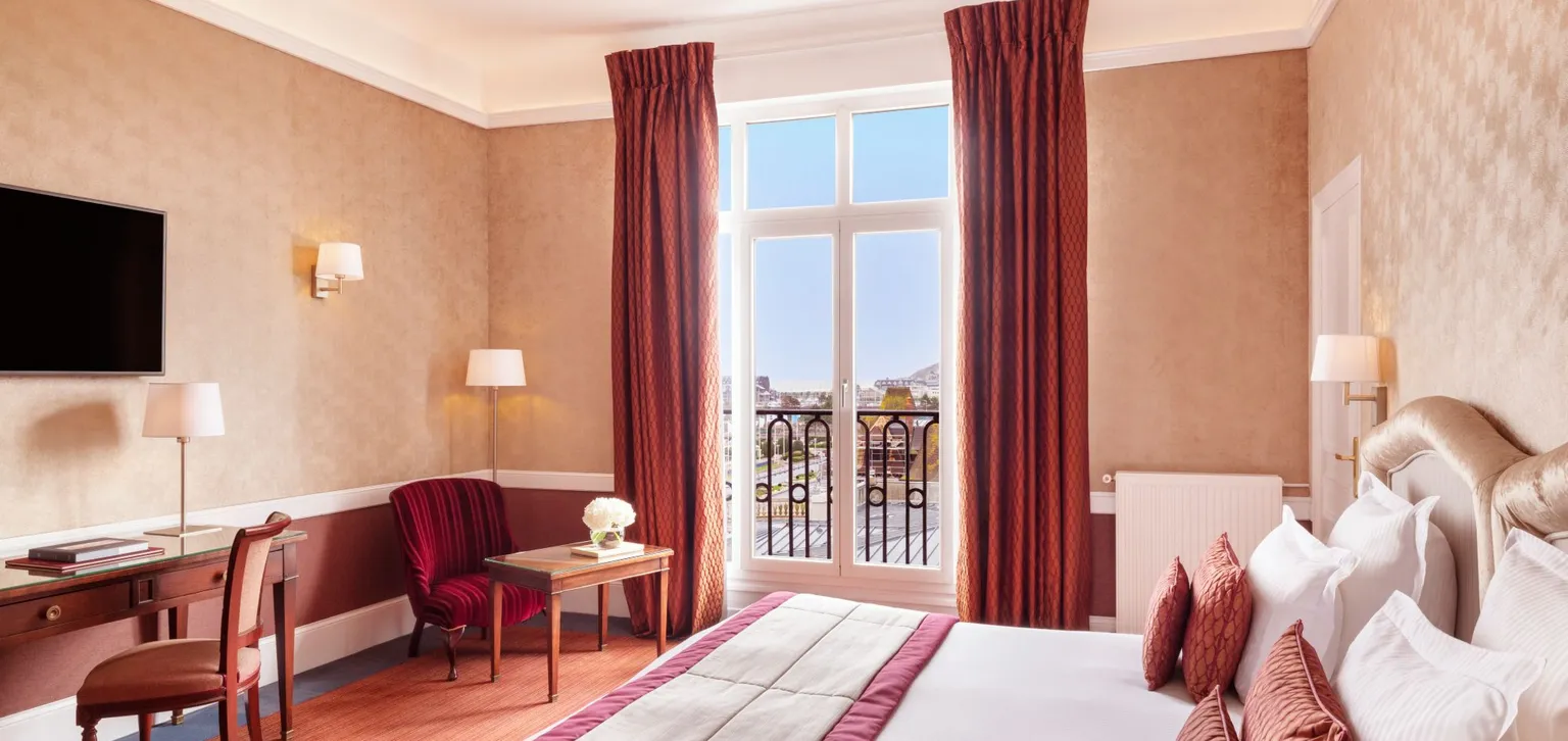 Chambre de la chambre deluxe à l'hôtel le royal à deauville