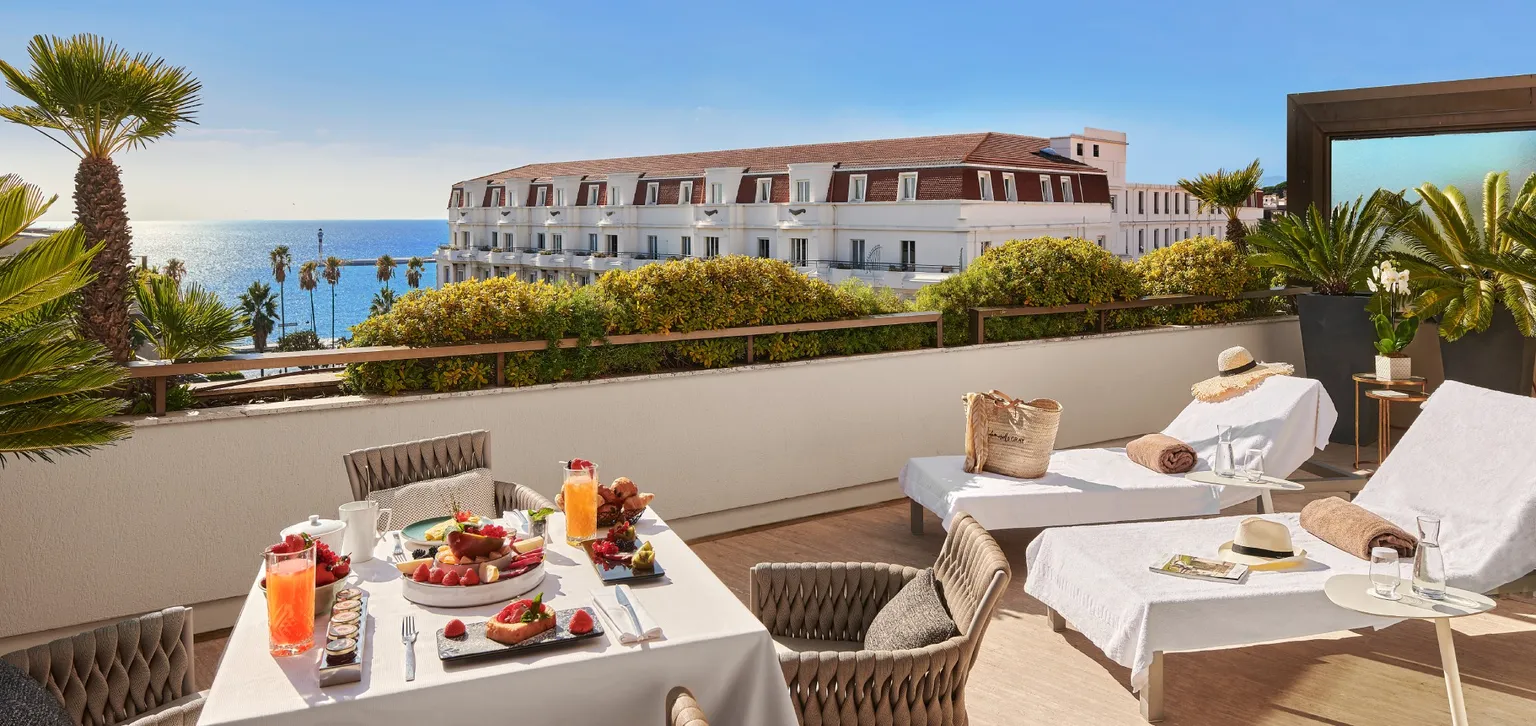 terrasse à l'hôtel le gray d'albion à cannes