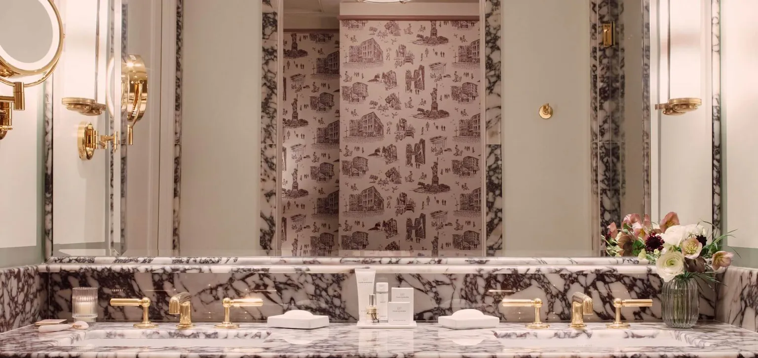 Salle de bain de la chambre Deluxe King de l'hôtel Fouquets à New York