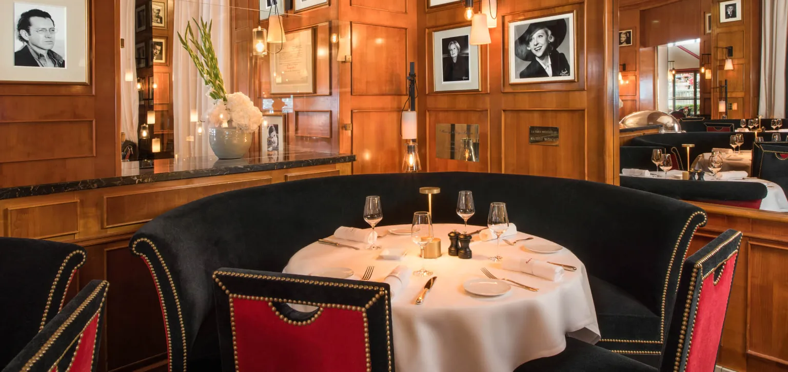 Intérieur de la Brasserie Fouquet's à Paris