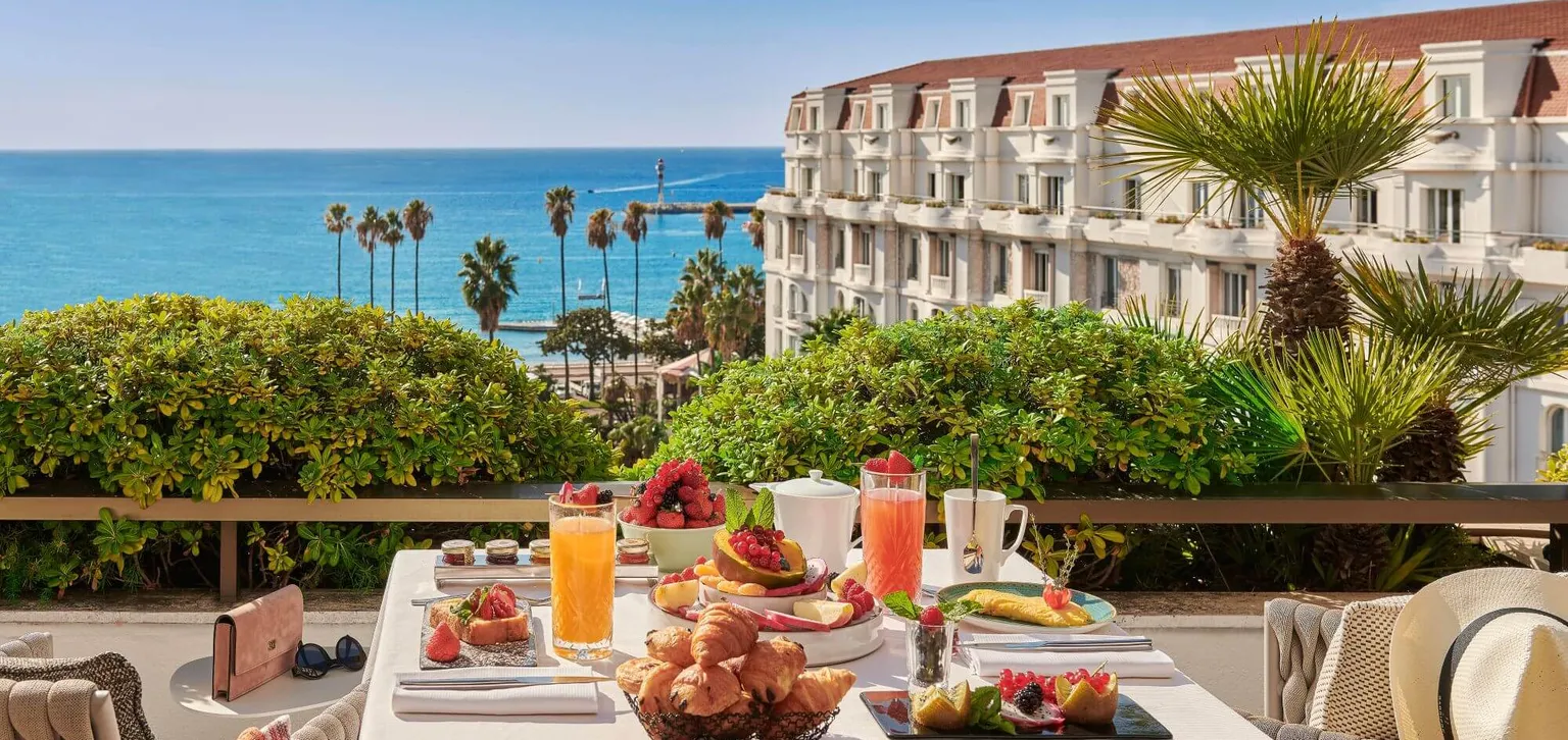 Suite prestige terrasse vue mer petit-déjeuner, Hôtel Le Gray d'Albion Cannes