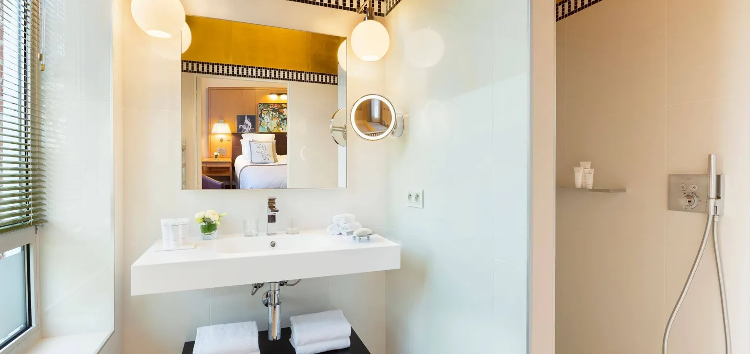 Salle de douche de la Chambre Deluxe de l'hôtel Westminster au Touquet