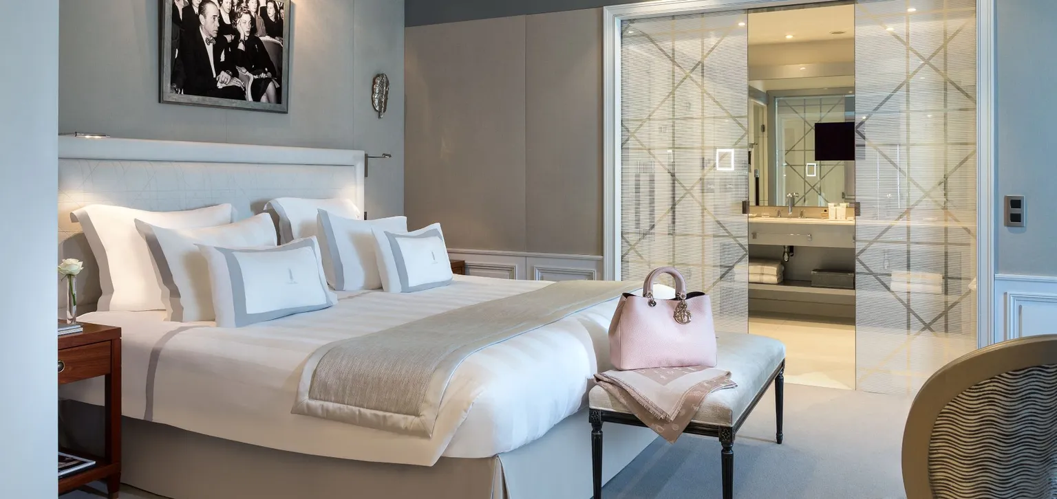 Chambre de la suite Christian Dior à l'hôtel le Majestic à Cannes