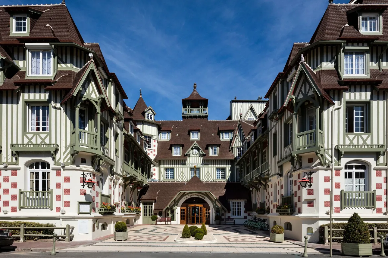 Façade de l'hôtel le normandy à deauville