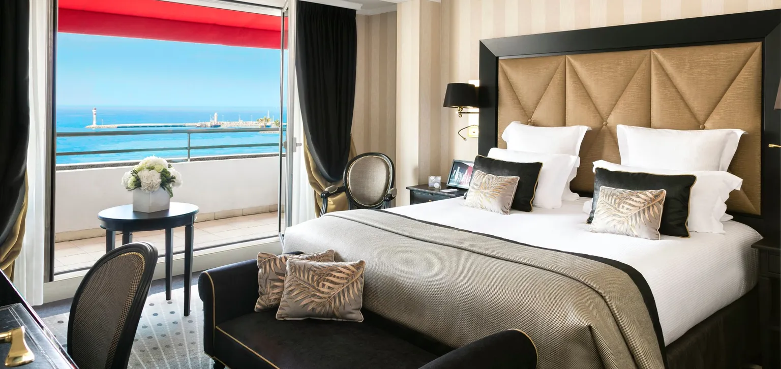 vue d'ensemble de la chambre de la suite Michèle Morgan à l'hôtel le Majestic à Cannes