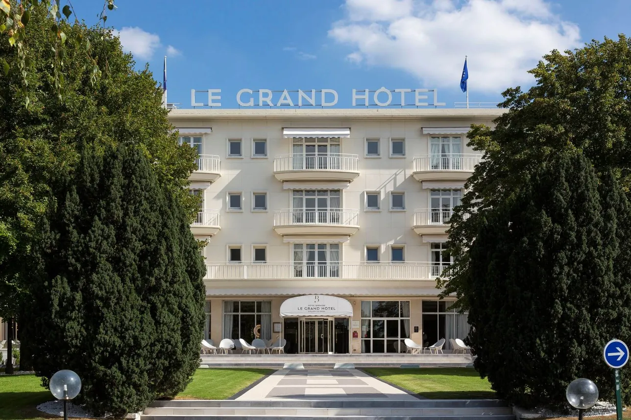 Façade du Grand Hôtel Enghien-les-Bains, Barrière