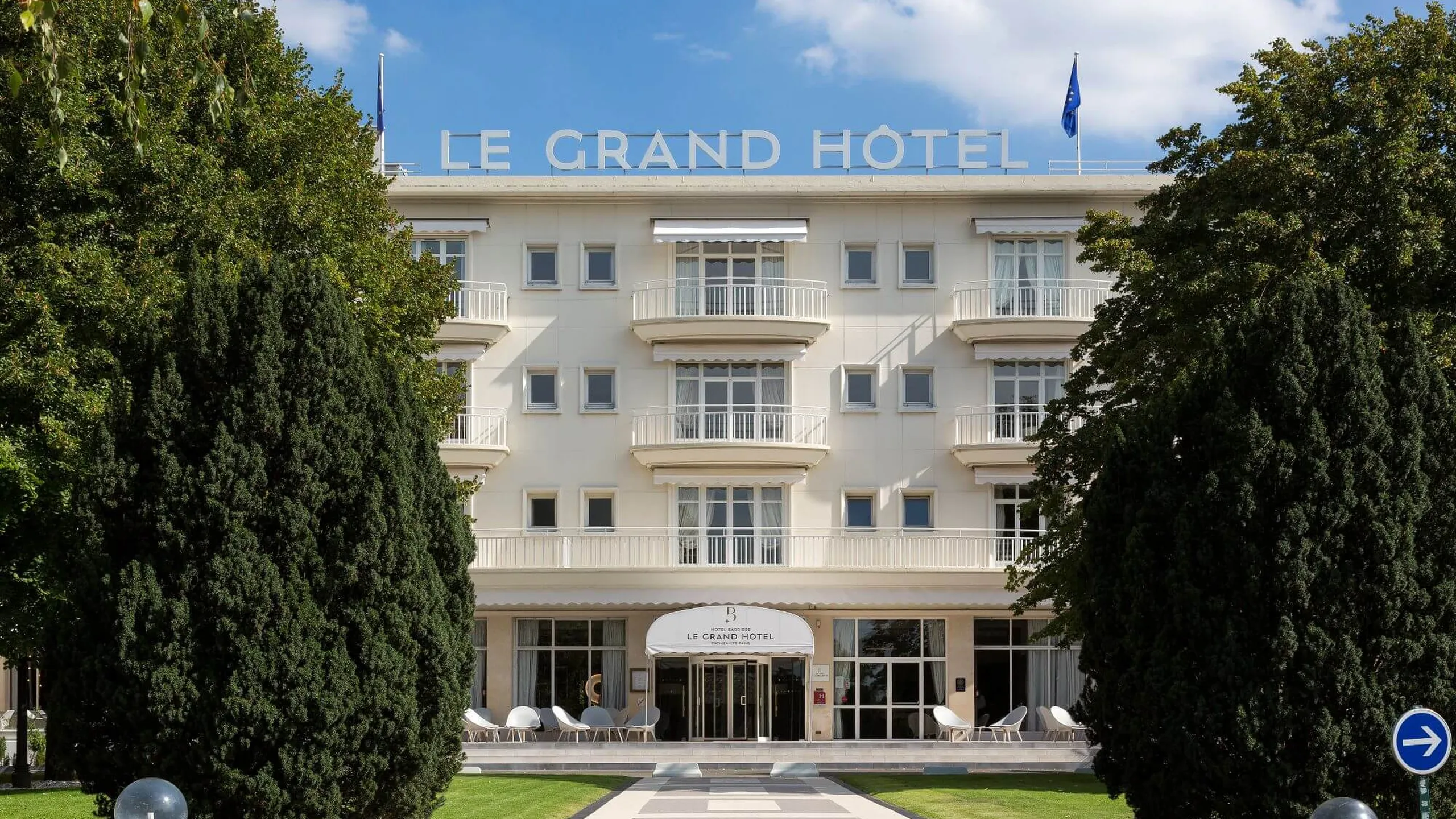 Façade du Grand Hôtel Enghien-les-Bains, Barrière