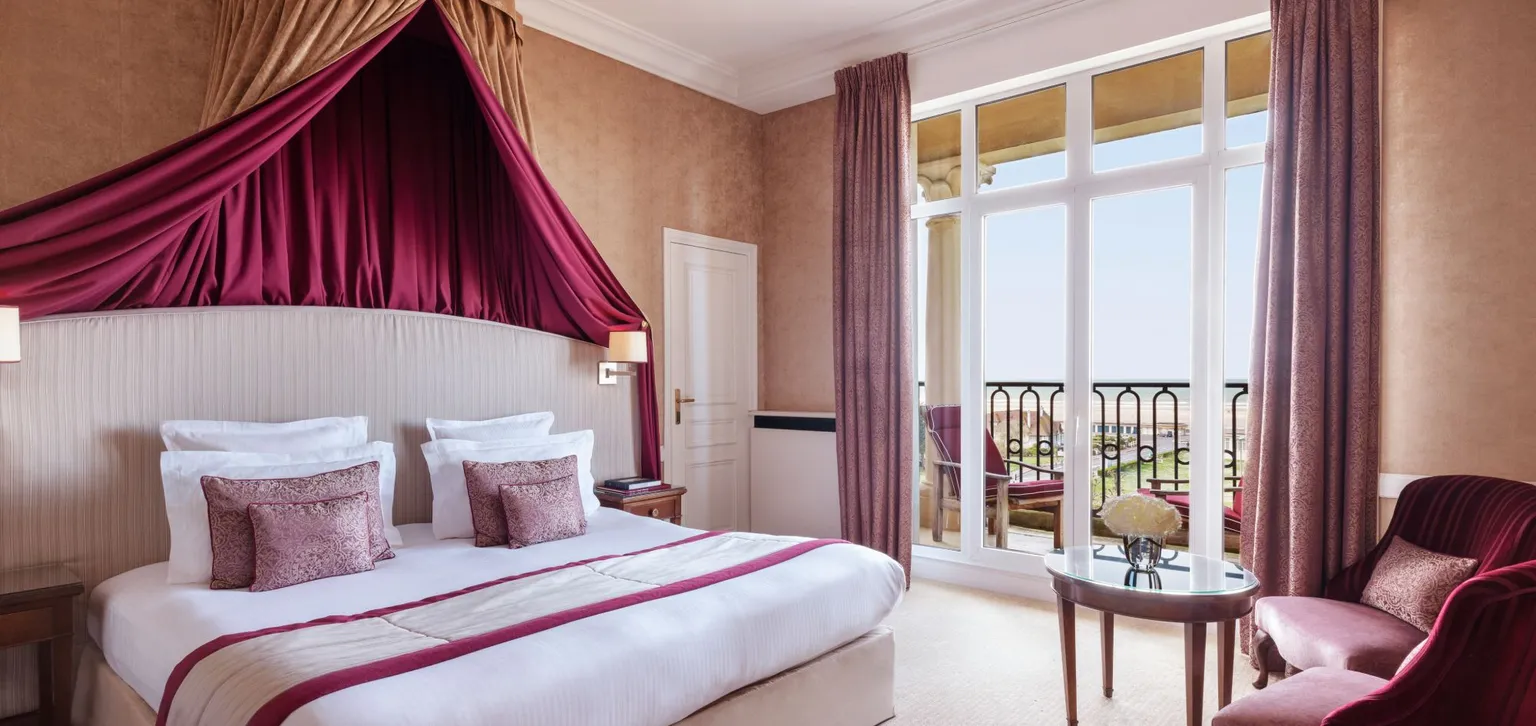 Chambre de la chambre deluxe à l'hôtel le royal à deauville