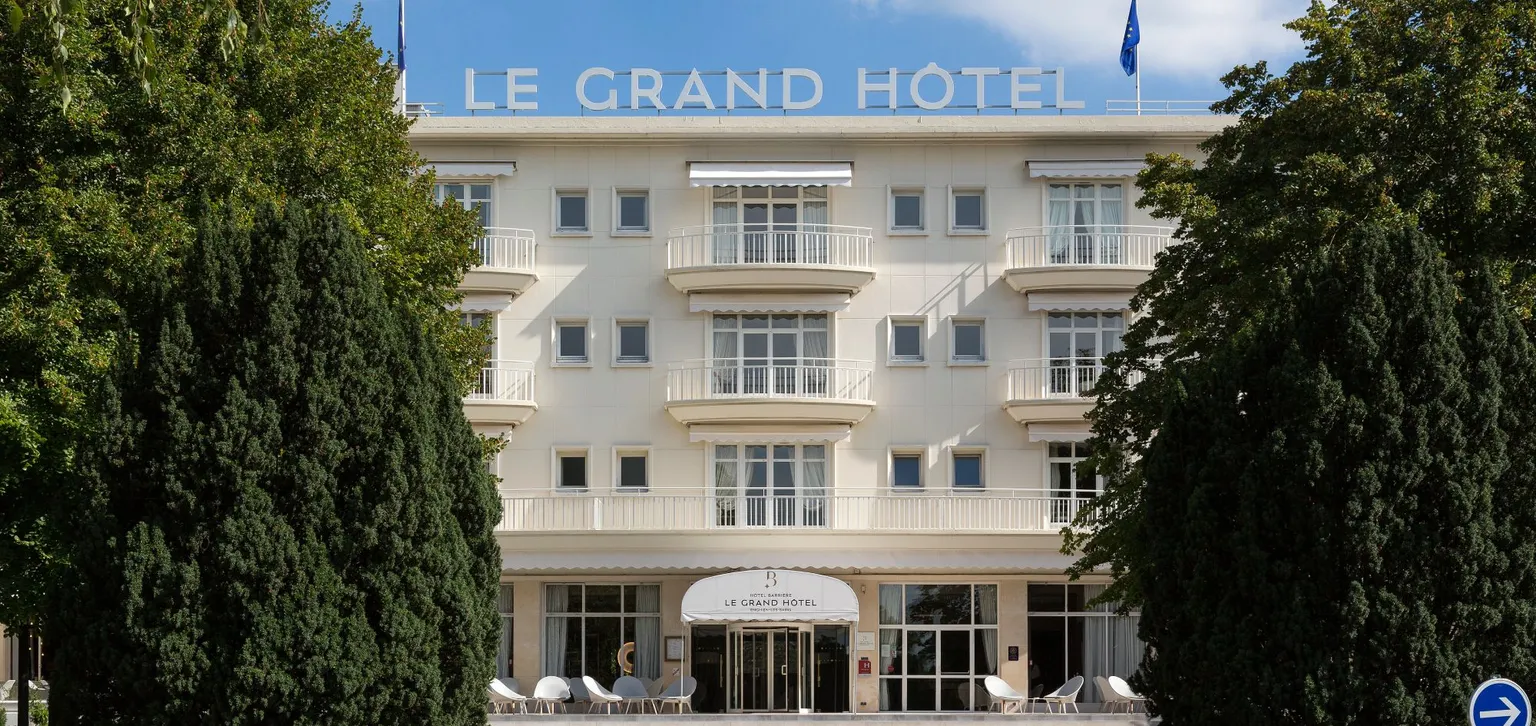 Le Grand Hôtel Enghien-les-Bains, façade