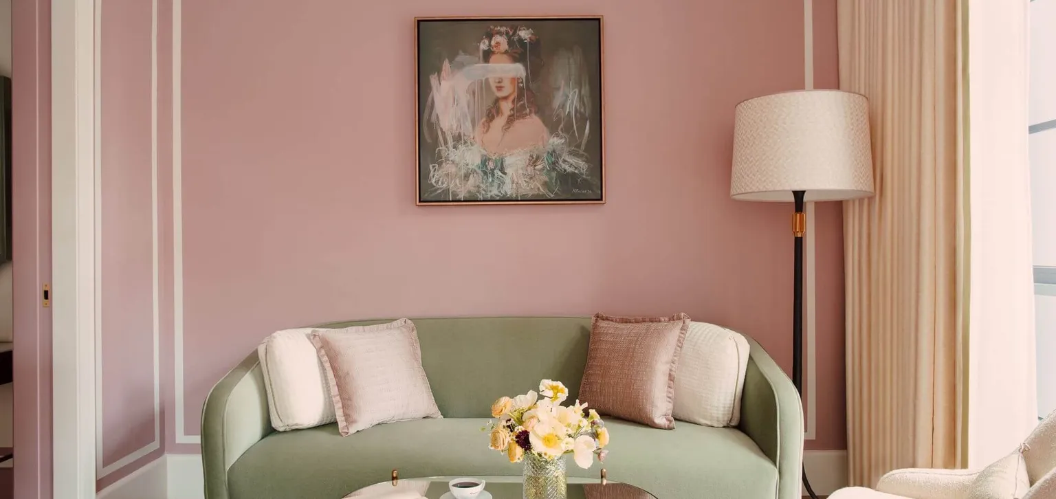 Petit canapé de la Corner Suite de l'hôtel Fouquet's New York