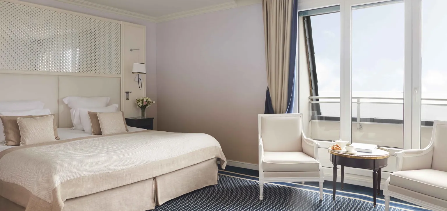 Coin nuit de la suite prestige mer de l'hôtel l'Hermitage à la Baule