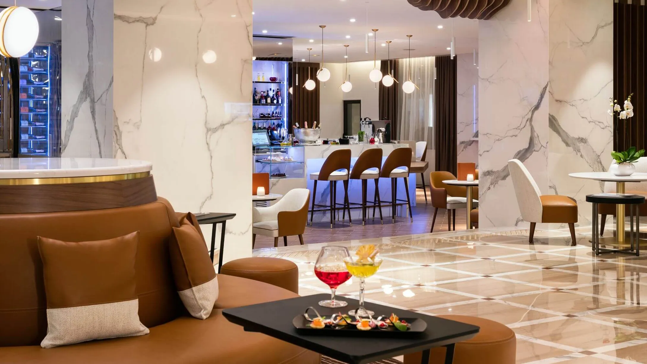 Le bar du Gray au Gray d'Albion à Cannes