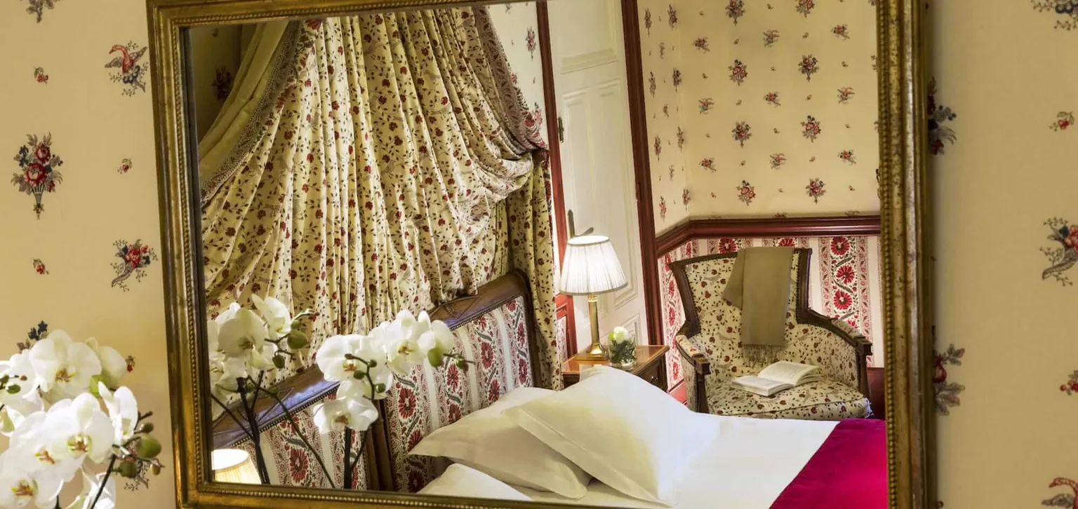Miroir de la chambre supérieure de l'hôtel Le Castel Marie-Louise à La Baule