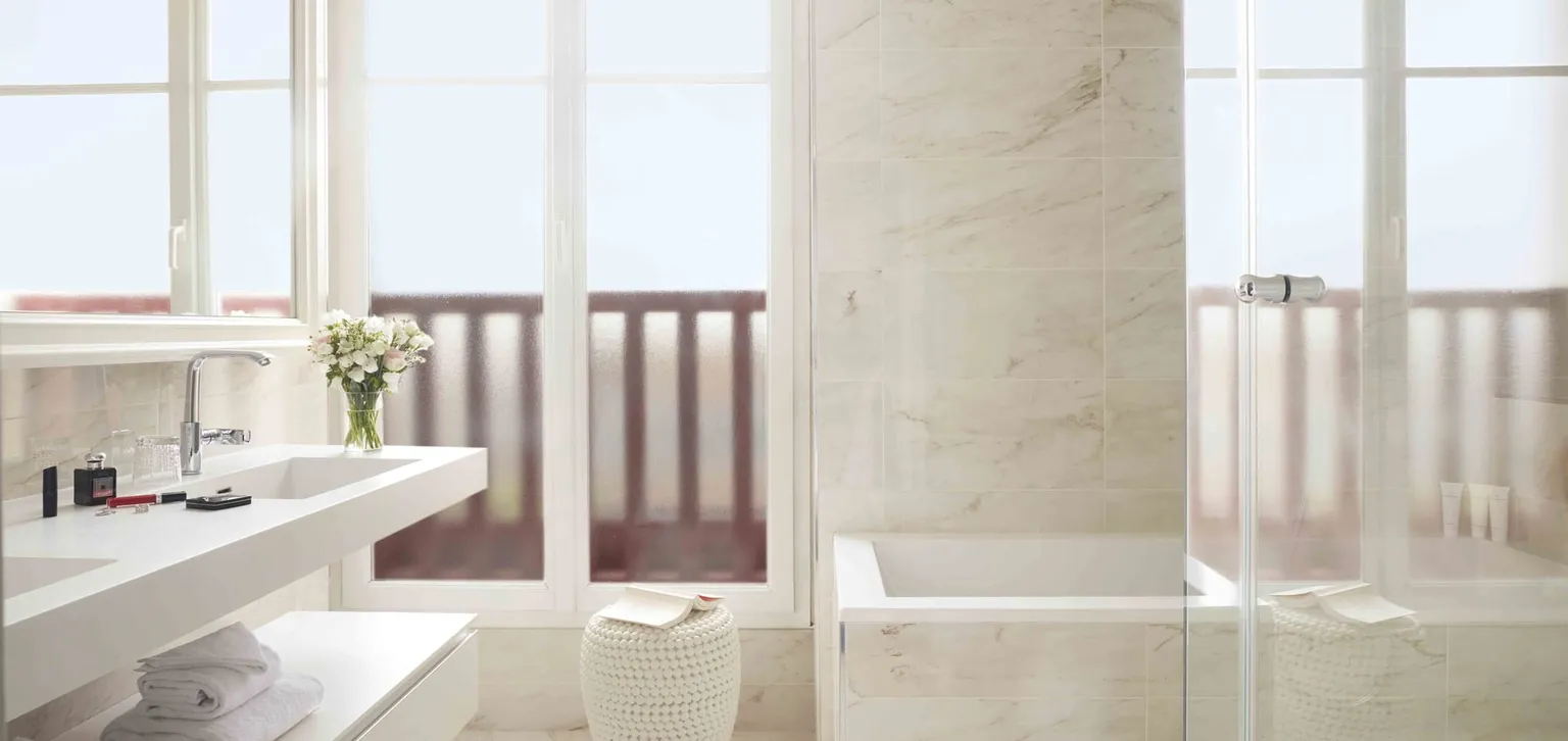 Salle de bain de la suite prestige mer de l'hôtel l'Hermitage à la Baule