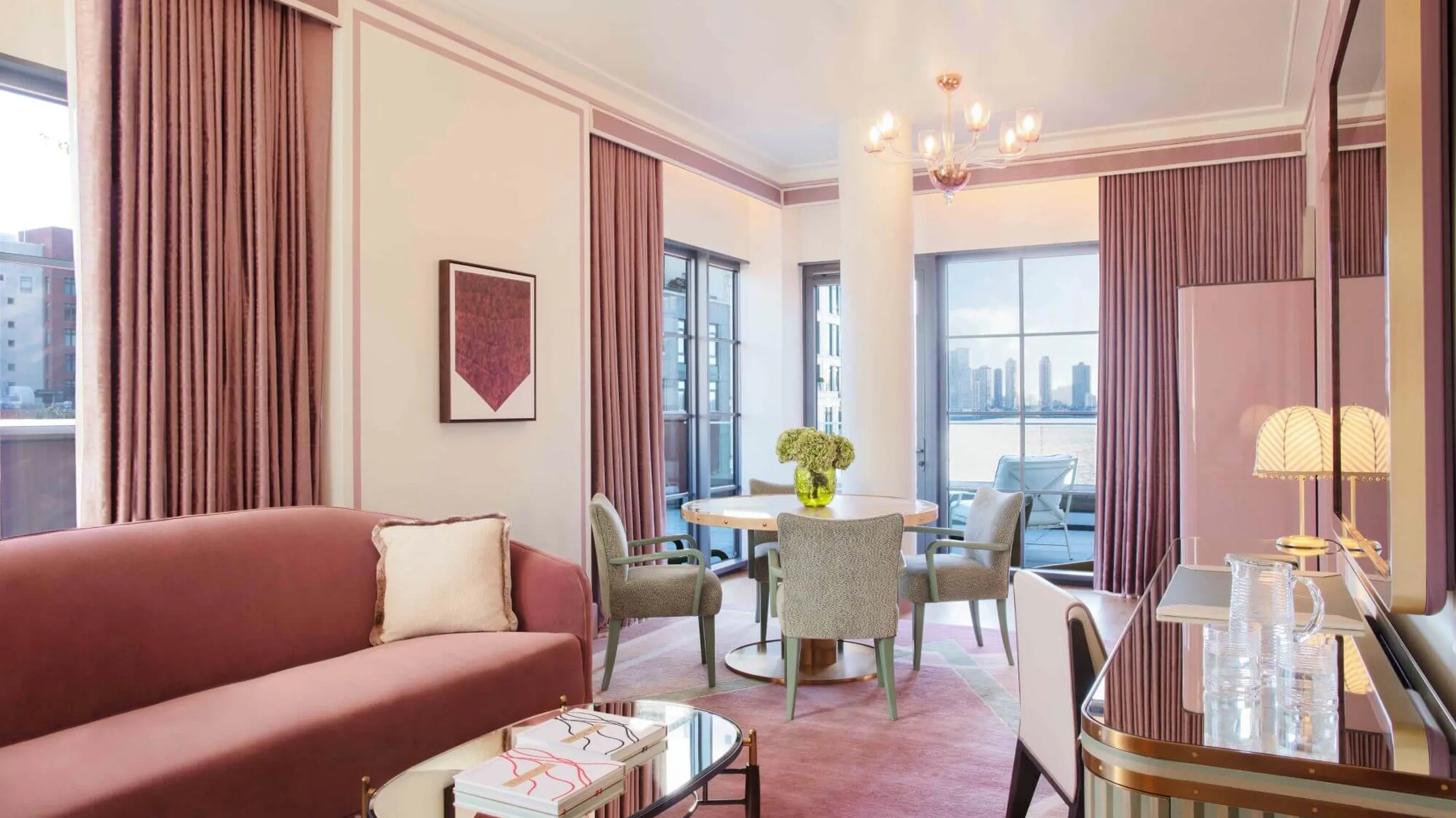 Salon d'une suite à l'Hôtel Fouquet's New York