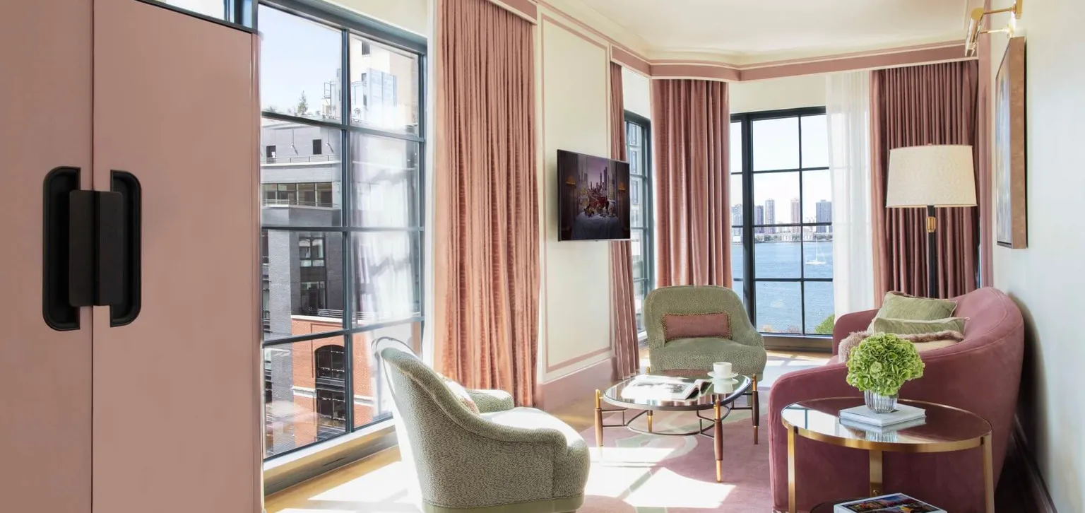 Vue sur le salon de la Fouquet's Corner Terrace Suite de l'hôtel Fouquet's New York
