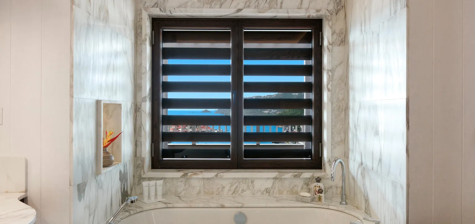 baignoire de la junior suite terrasse mer