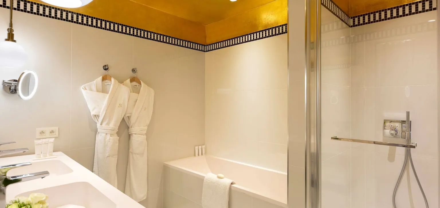 Salle de bain de la Chambre Prestige de l'hôtel Westminster au Touquet