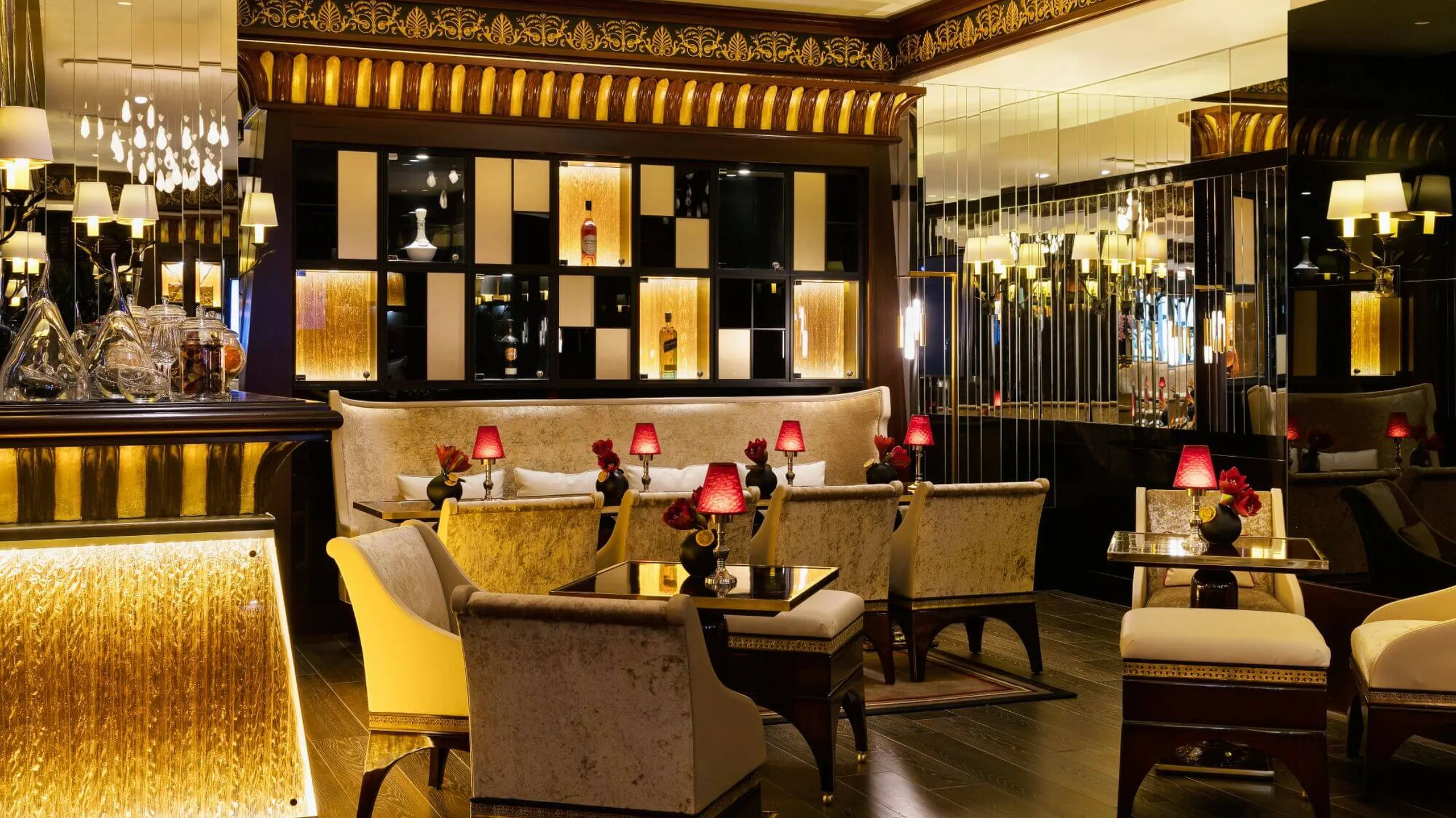 Cannes Bar Fouquet's tables