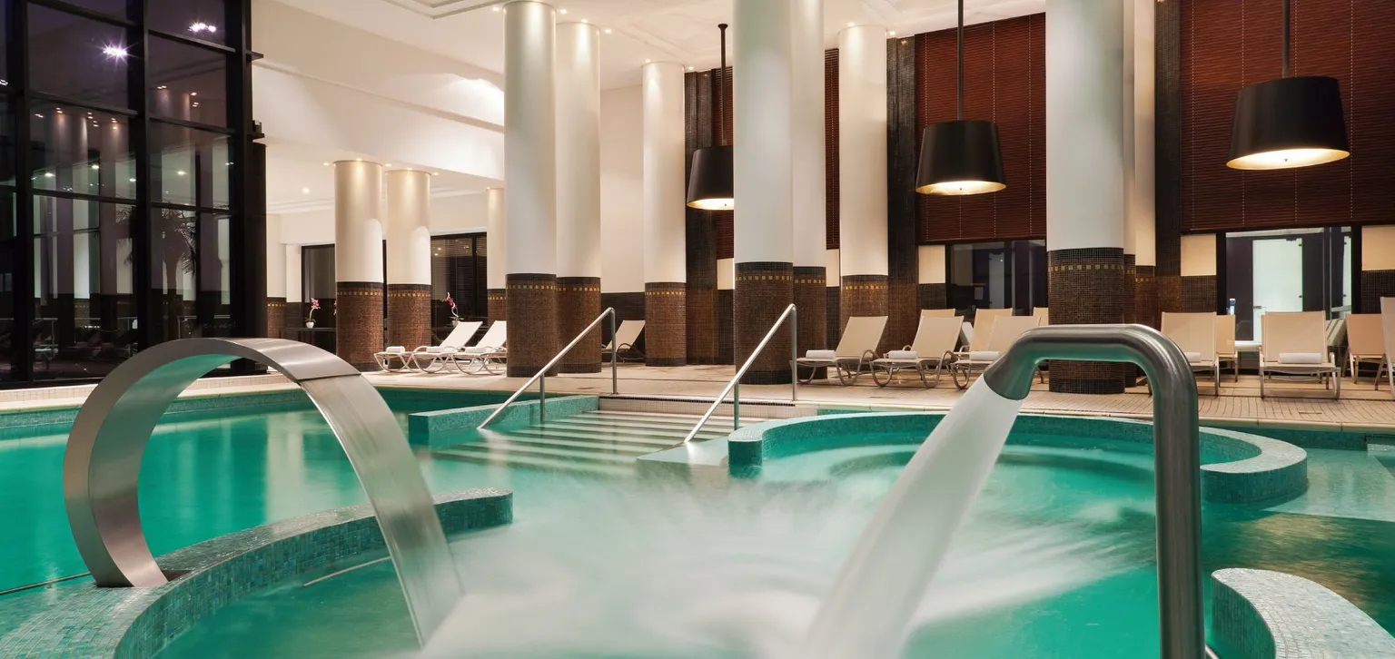 Spa Diane Barrière à Enghien-les-Bains, Bassin