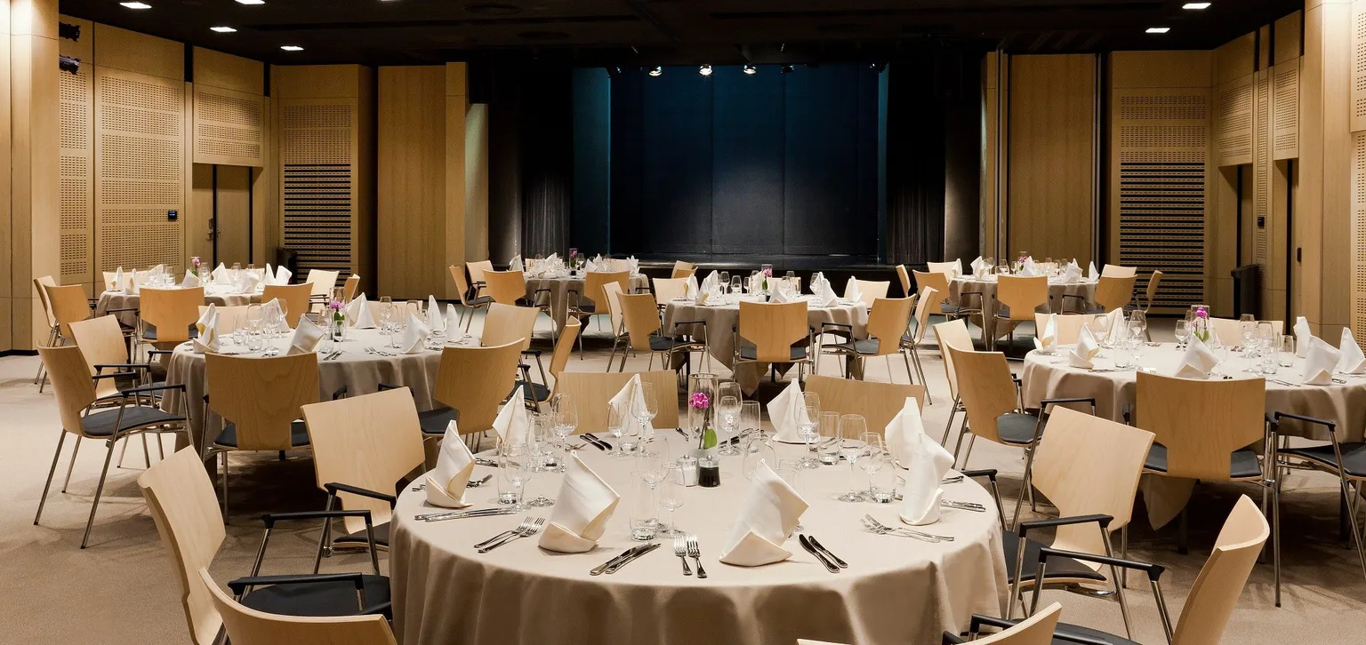 Tables salle de réunion pour séminaire Resort Barrière Ribeauvillé