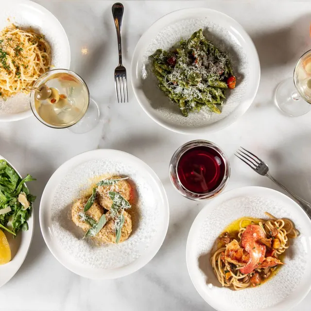 Plats du restaurant l'Elysée au Fouquet's New York