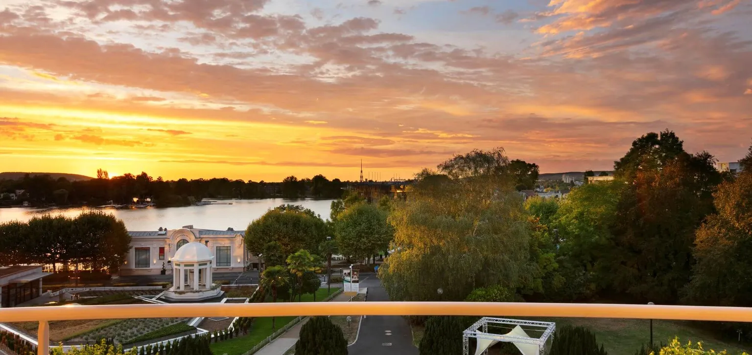 Enghien-Les-Bains Le Grand Hôtel chambre-executive-cote-lac-vue du balcon