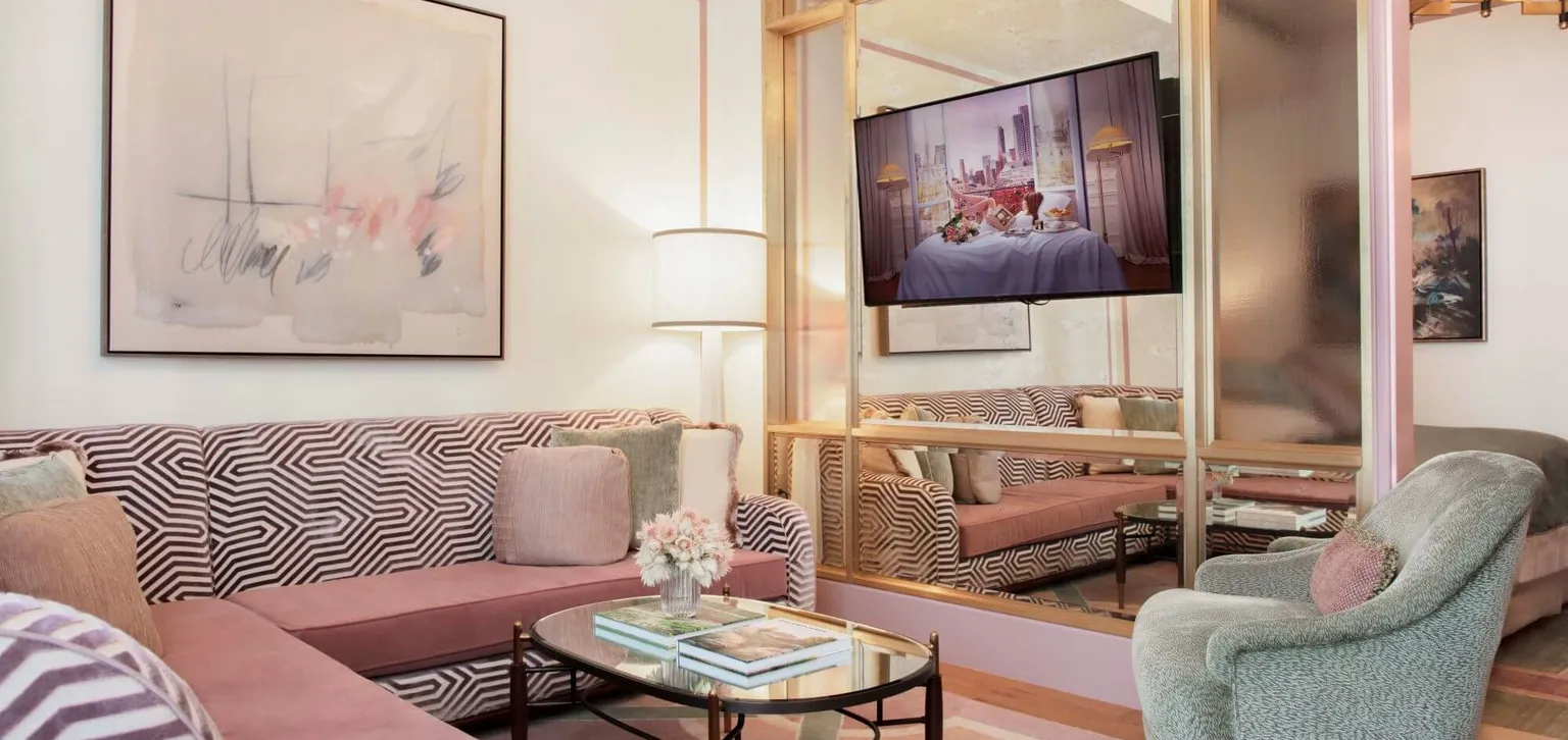 Salon de la Junior suite prestige au Fouquet's Paris