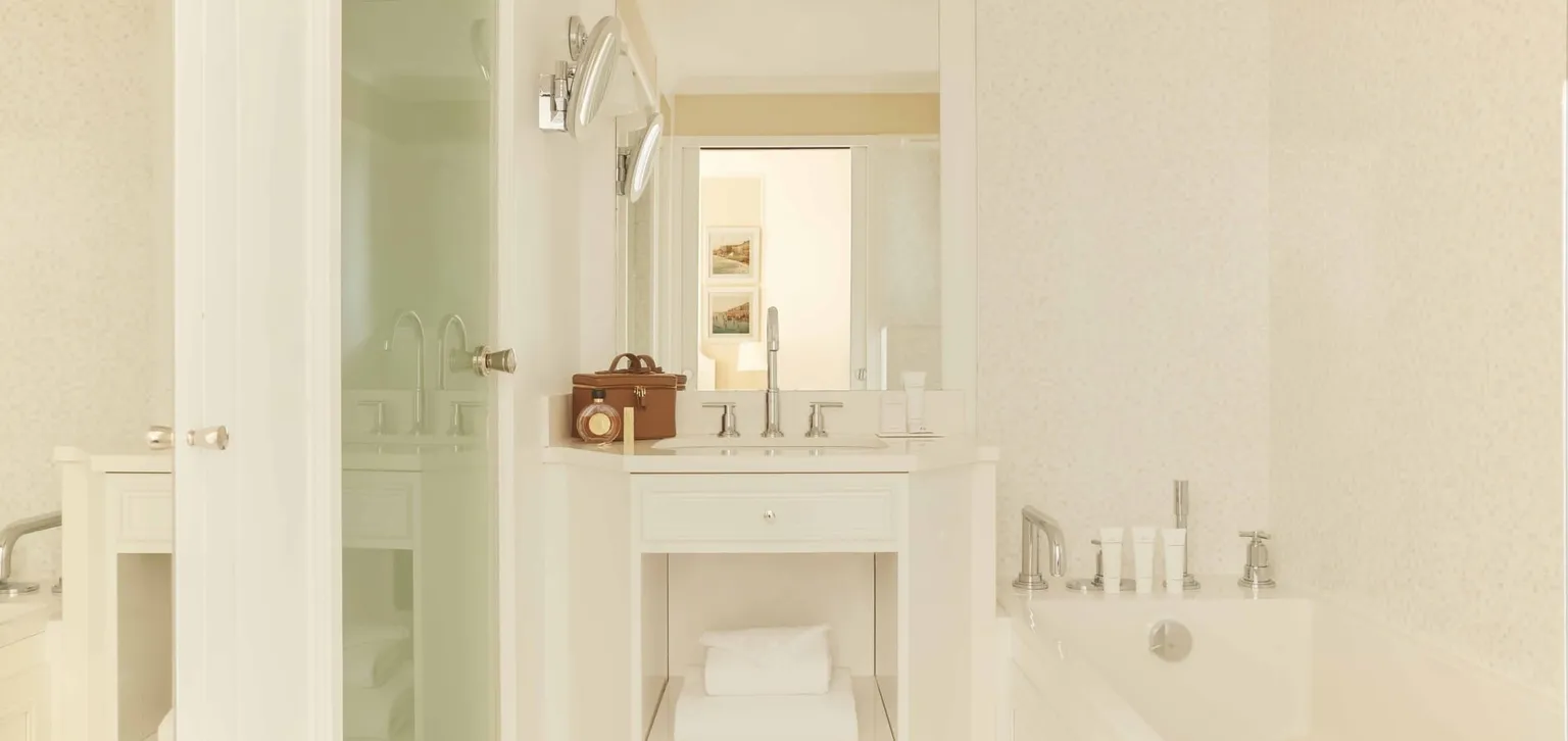 Salle de bain de la junior suite prestige de l'hôtel l'Hermitage à la Baule