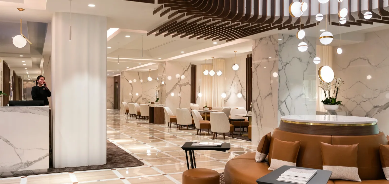 lobby à l'hôtel le gray d'albion à cannes