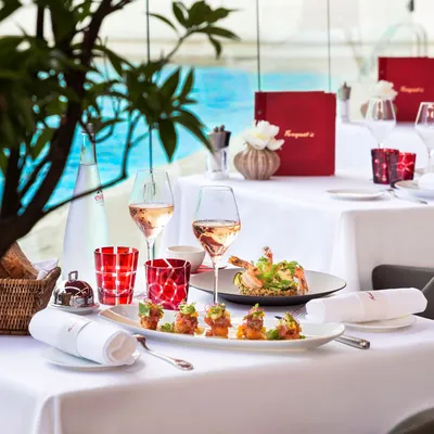 Table de Fouquet's Cannes devant la piscine