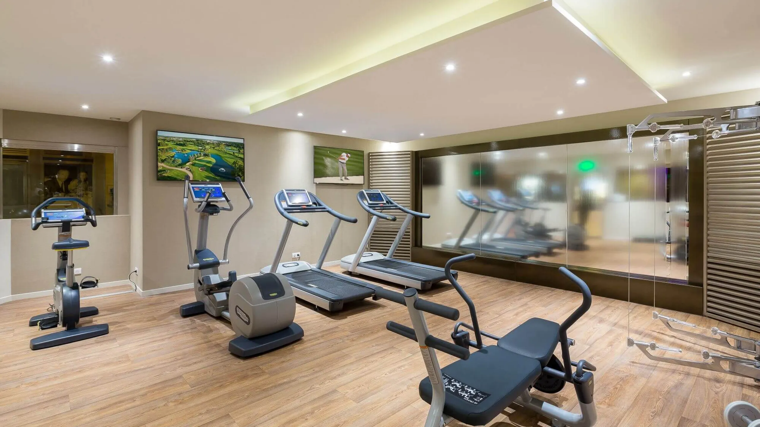 Cannes Gray d'Albion Salle de fitness tapis de course