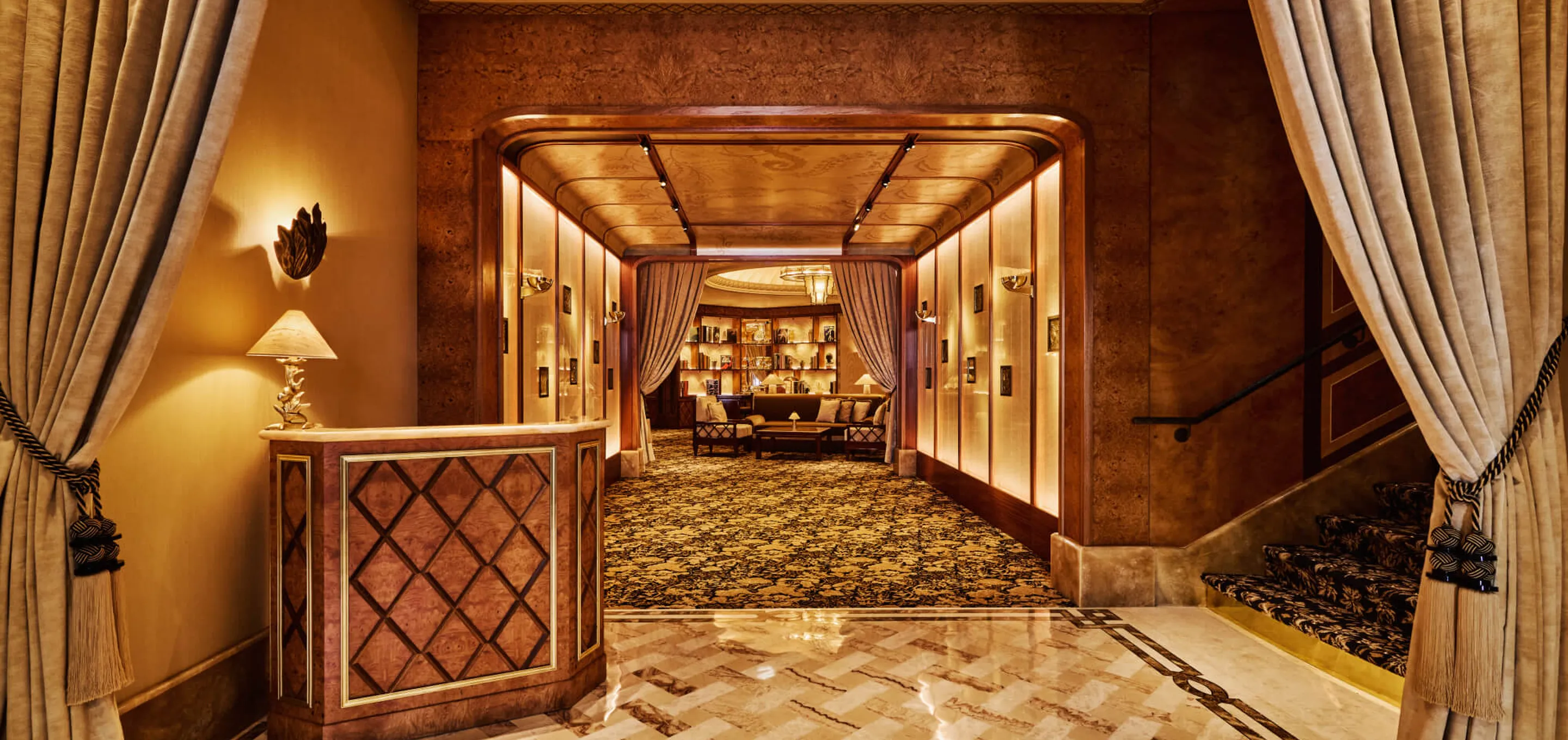 Lobby au Fouquet's Paris