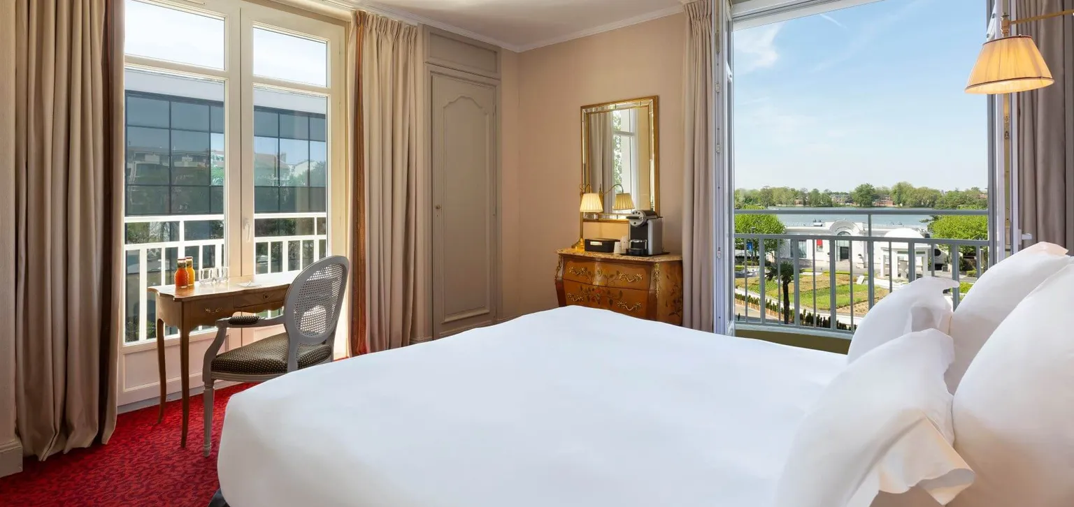 Enghien-les-bains Le Grand Hôtel double vue de la chambre Deluxe côté lac