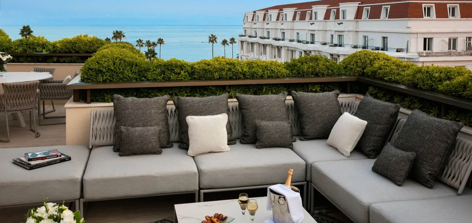Cannes Suite Gray d'Albion Terrasse Vue Mer canapé extérieur