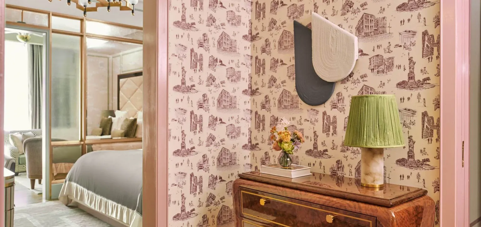 Vue de l'entrée de la Junior suite prestige au Fouquet's Paris