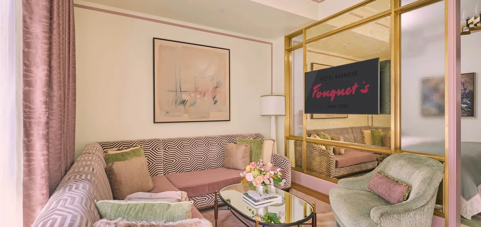 Salon de la Junior suite prestige au Fouquet's Paris