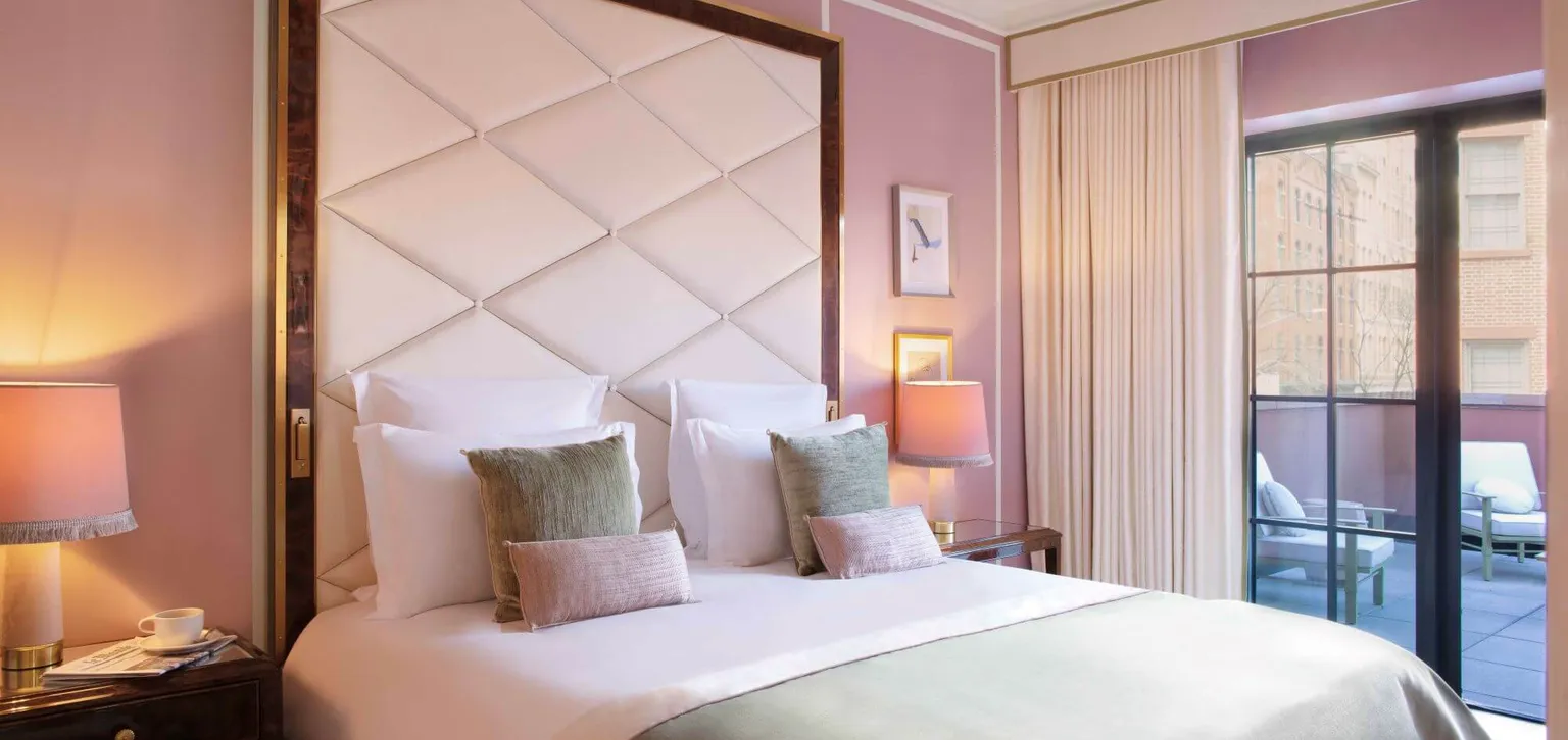 Lit de la Tribeca Corner Terrace Suite de l'hôtel Fouquet's New York