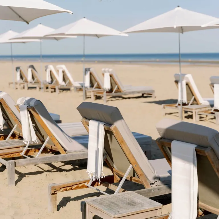 Transats de la villa sur la plage à Deauville