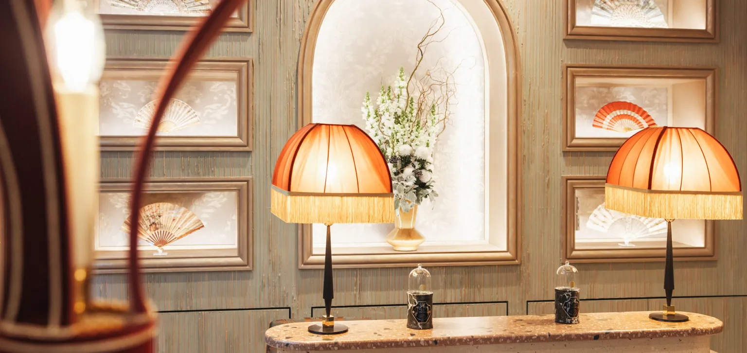 paris-mbv-lobby-detail-reception-lampes