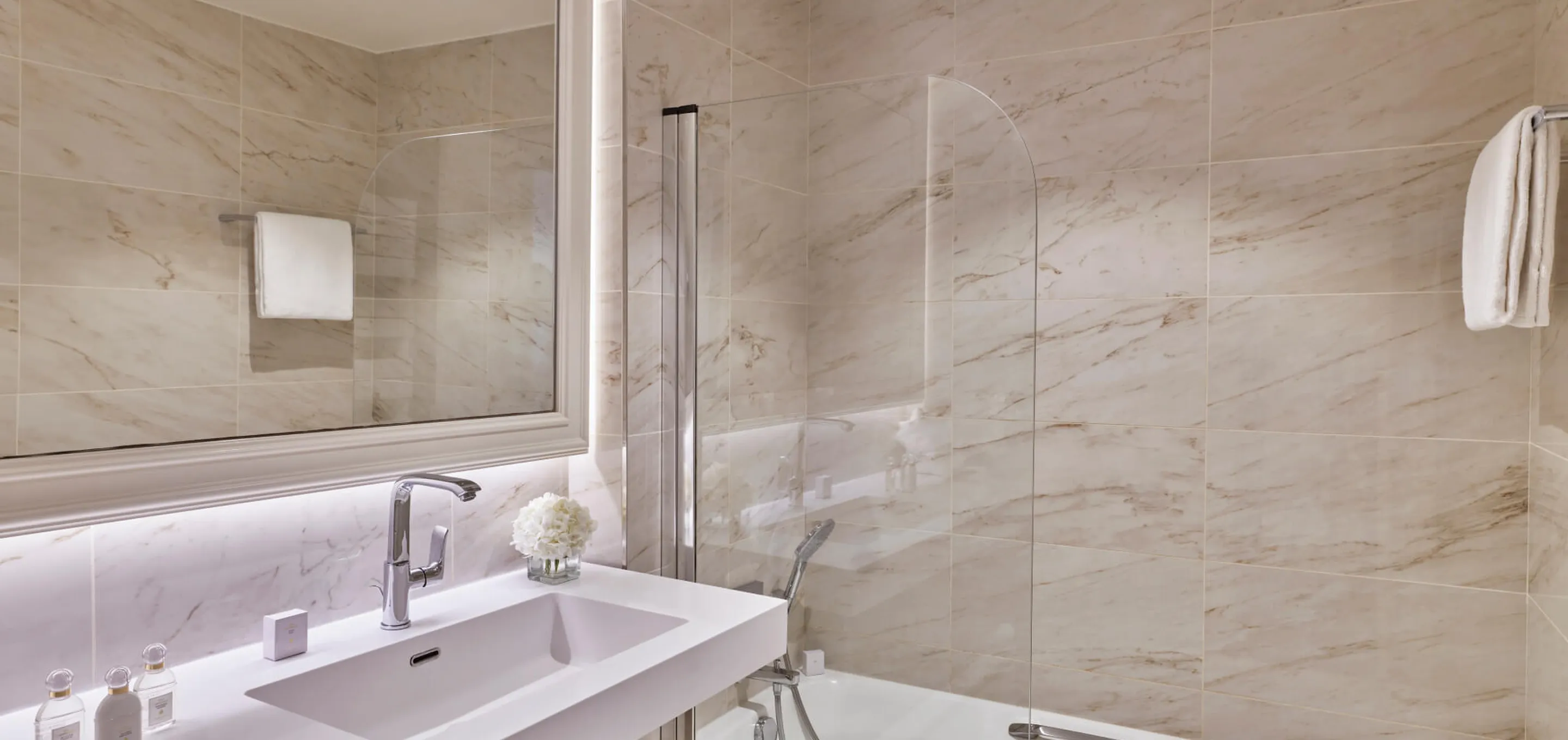 Chambre prestige mer terrasse, Salle de bain L'Hermitage