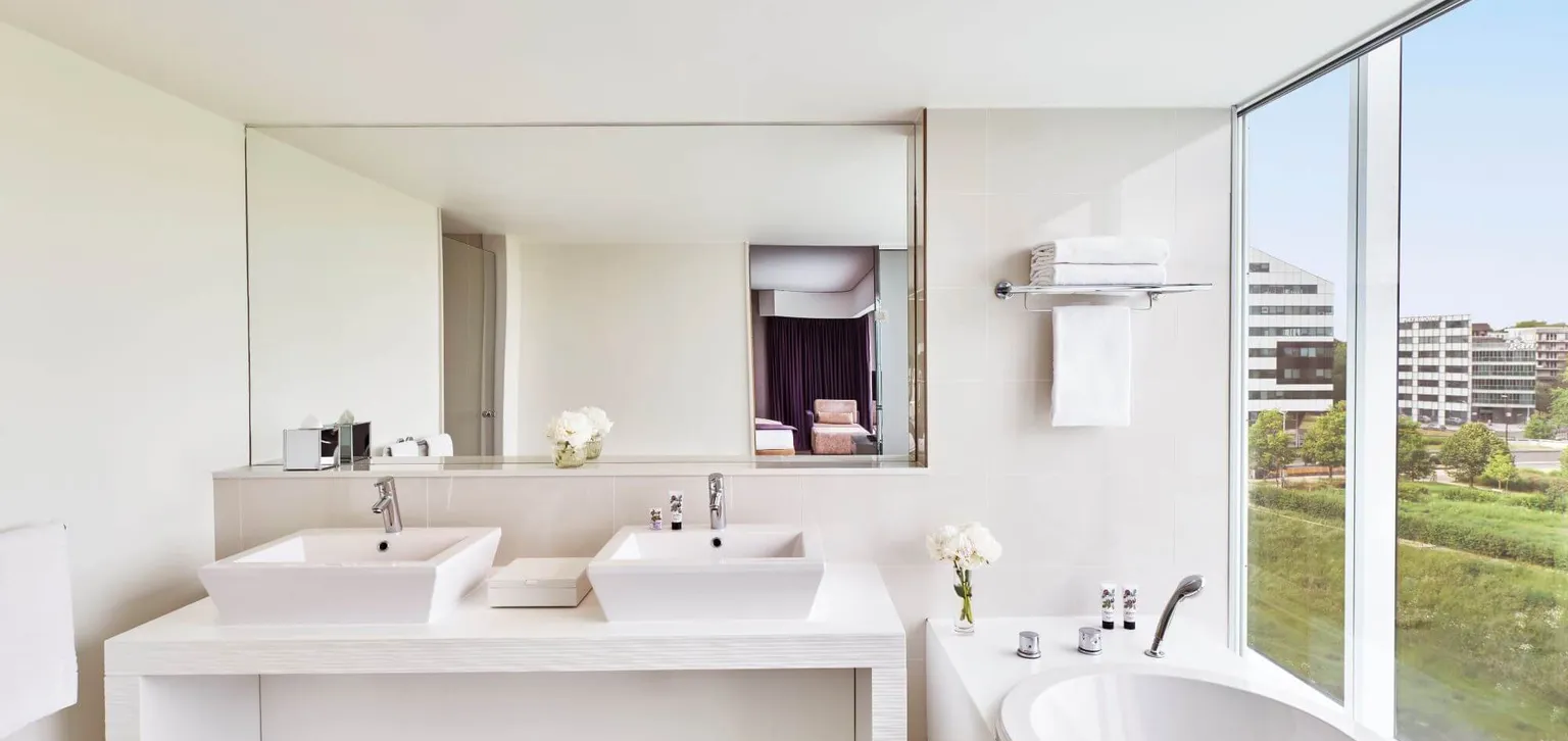 Salle de bain de la Junior Suite Exposition de l'hôtel Barrière de Lille