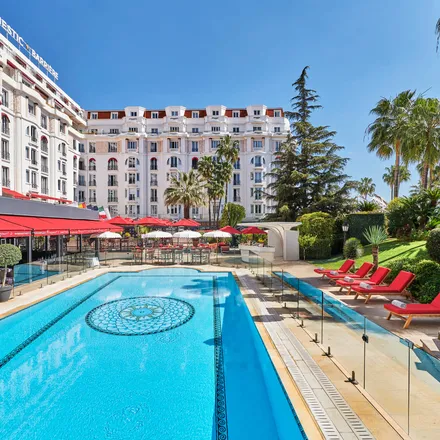 Piscine extérieure de l'Hôtel Le Majestic Cannes