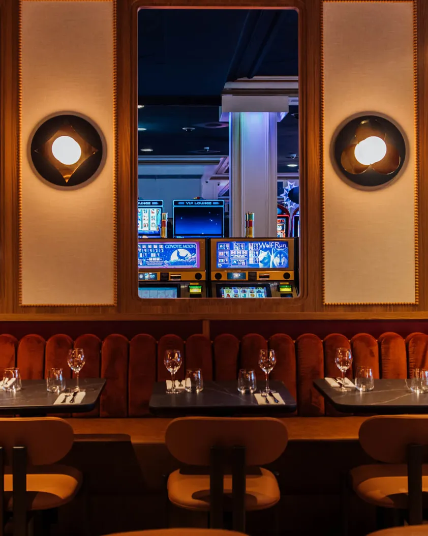 Chérie Cherry au coeur des machines à sous, Casino Barrière Cannes Le Croisette