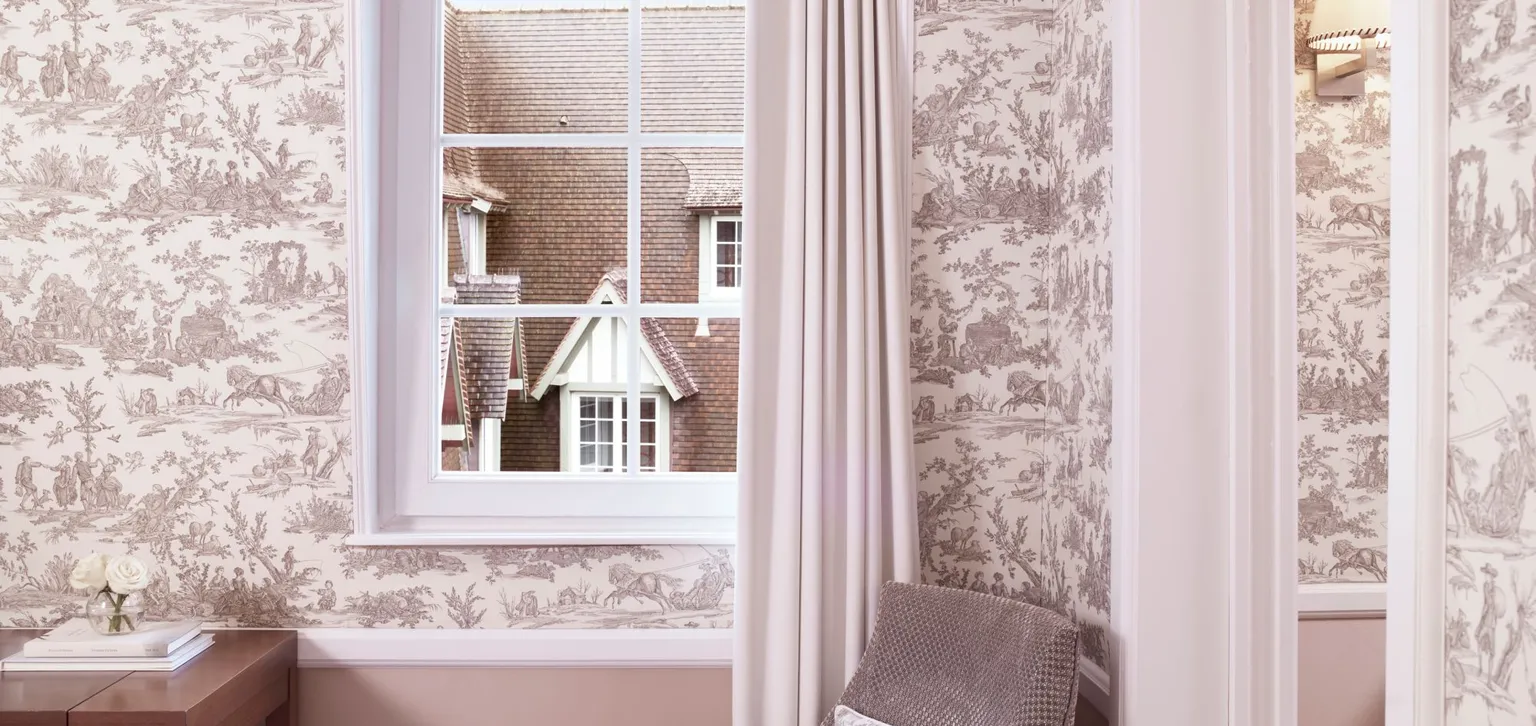 Fenêtre de la junior suite prestige à l'hôtel le Normandy à Deauville