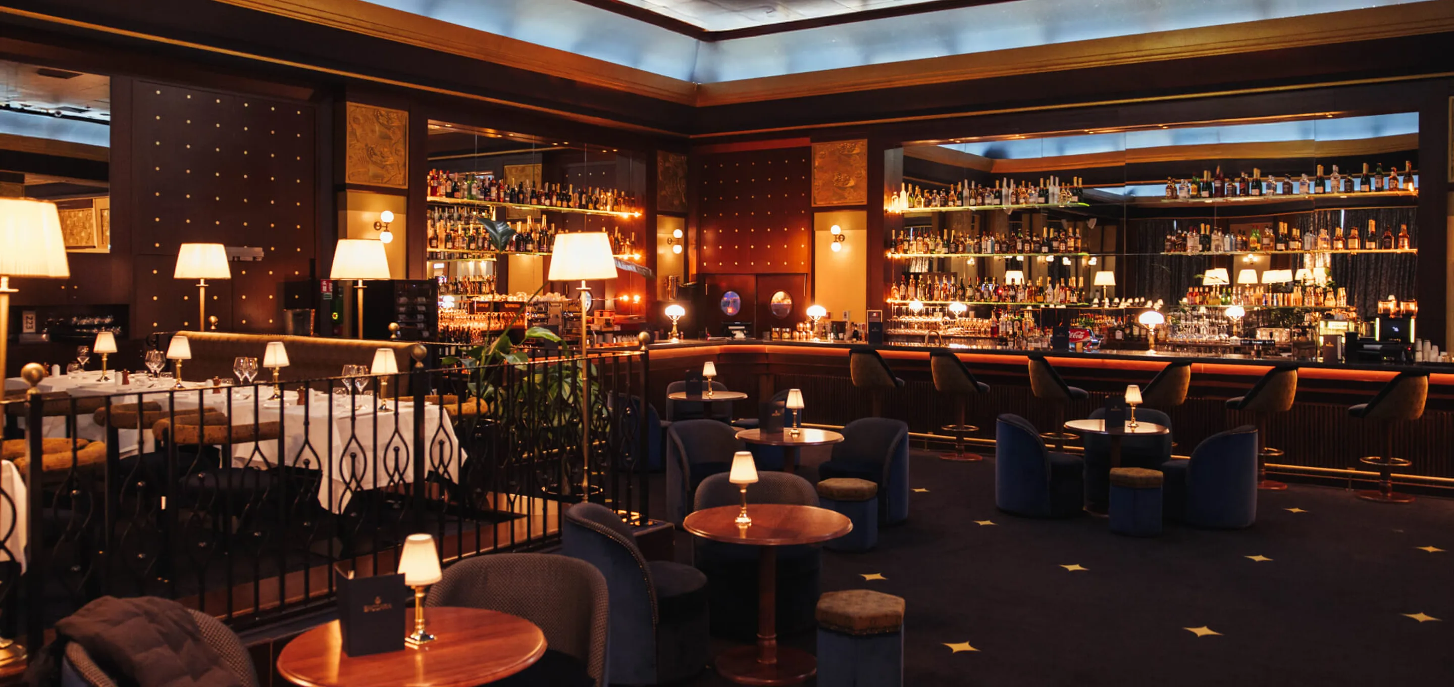 Salle - Le Baccara fauteuils